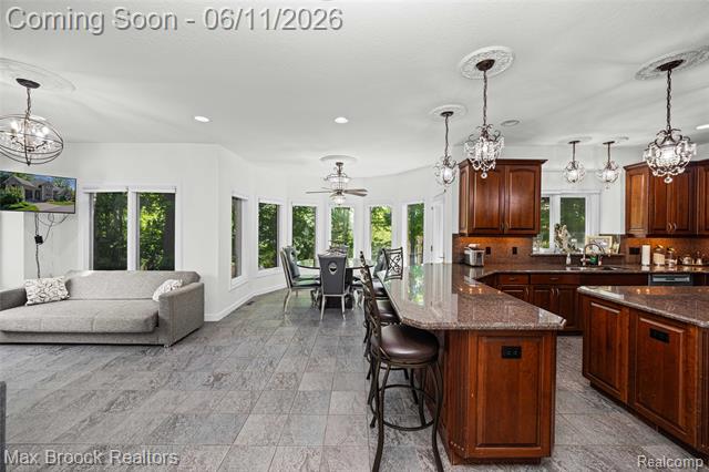 Builiding view fifteen for 34825 Huntington, Farmington, MI. 48331