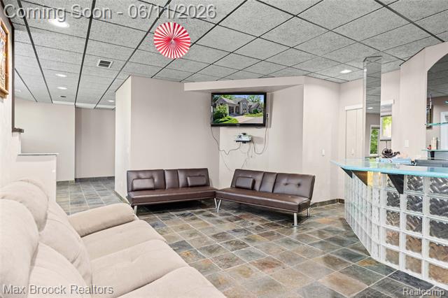 Builiding view fifty nine for 34825 Huntington, Farmington, MI. 48331