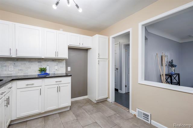 Builiding view eight for 2108 E 4Th, Royal Oak, MI. 48067