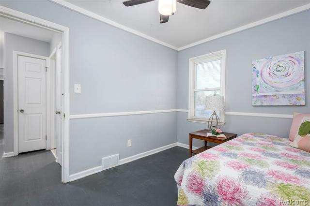 Builiding view sixteen for 2108 E 4Th, Royal Oak, MI. 48067