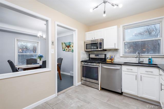 Builiding view twelve for 2108 E 4Th, Royal Oak, MI. 48067