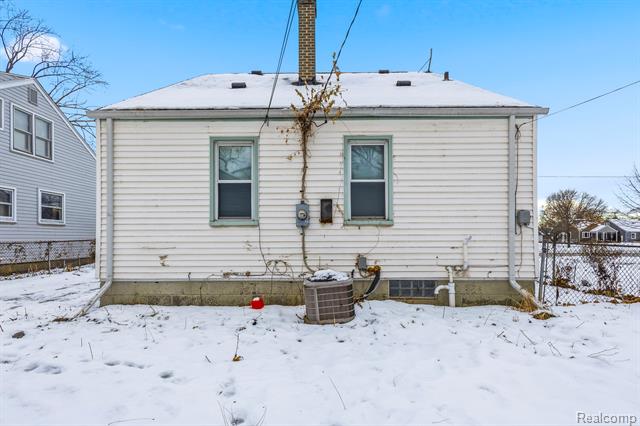 Builiding view twenty eight for 2108 E 4Th, Royal Oak, MI. 48067