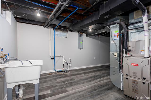 Builiding view twenty five for 2108 E 4Th, Royal Oak, MI. 48067