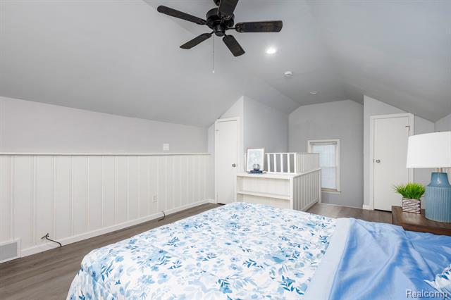 Builiding view twenty one for 2108 E 4Th, Royal Oak, MI. 48067