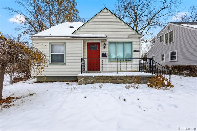 front view for 2108 E 4Th St, Royal Oak, Mi. 48067