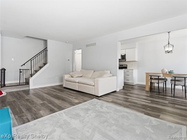 Builiding view six for 44430 Virginia, Clinton Township, MI. 48038