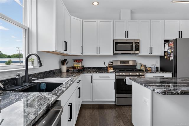 Builiding view fifteen for 3981 Trailway Commons, Auburn Hills, MI. 48326