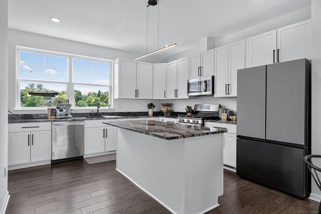 Builiding view four for 3981 Trailway Commons, Auburn Hills, MI. 48326