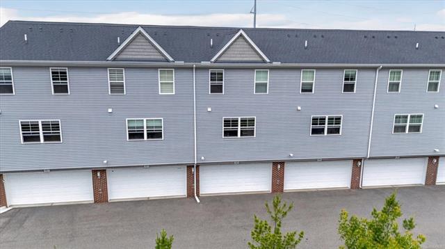 Builiding view fourteen for 3981 Trailway Commons, Auburn Hills, MI. 48326