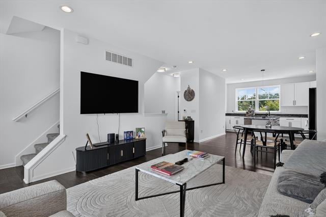 Builiding view seven for 3981 Trailway Commons, Auburn Hills, MI. 48326