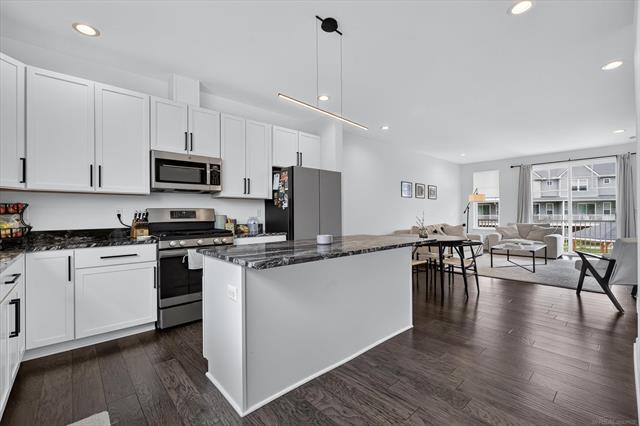 Builiding view ten for 3981 Trailway Commons, Auburn Hills, MI. 48326