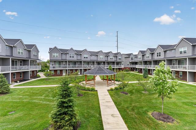 Builiding view thirty two for 3981 Trailway Commons, Auburn Hills, MI. 48326