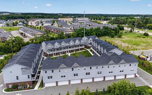 Builiding view twenty eight for 3981 Trailway Commons, Auburn Hills, MI. 48326
