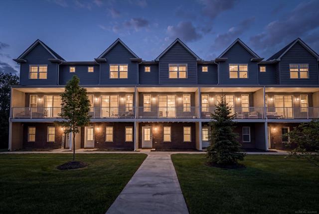 Builiding view twenty four for 3981 Trailway Commons, Auburn Hills, MI. 48326