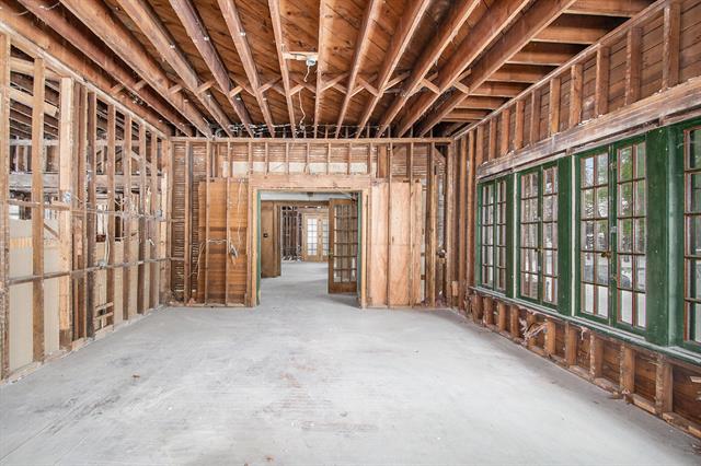 Builiding view eleven for 542 A St, Jackson, MI. 49201