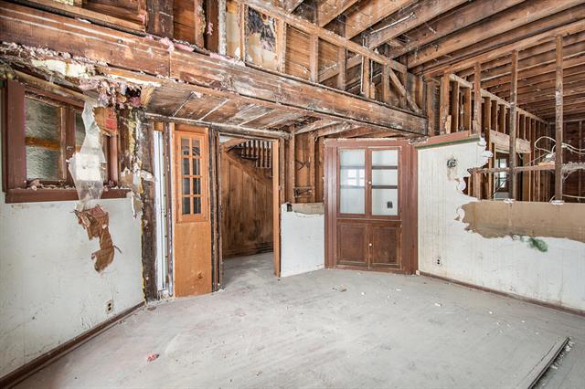 Builiding view fifteen for 542 A St, Jackson, MI. 49201