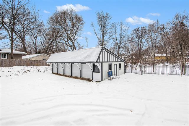 Builiding view fifty two for 542 A St, Jackson, MI. 49201