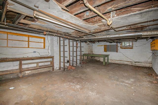 Builiding view forty three for 542 A St, Jackson, MI. 49201