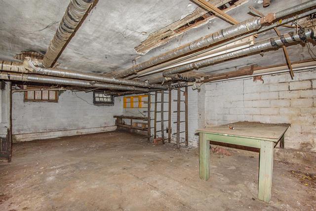 Builiding view forty two for 542 A St, Jackson, MI. 49201