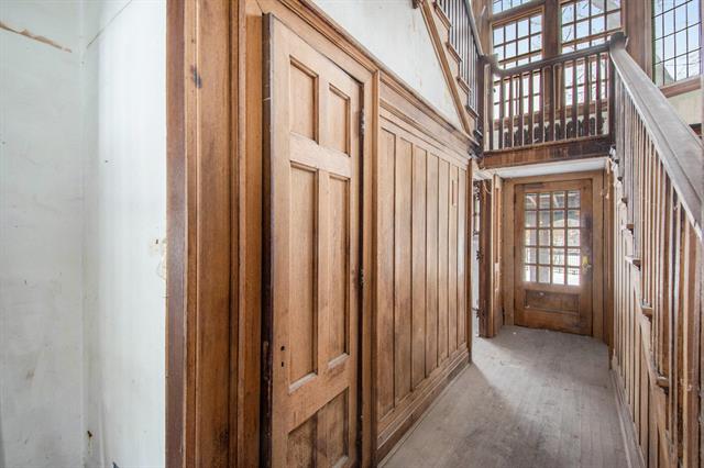 Builiding view seven for 542 A St, Jackson, MI. 49201