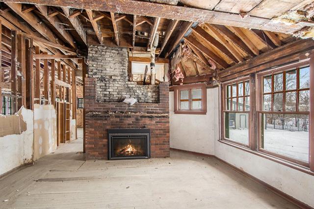 Builiding view sixteen for 542 A St, Jackson, MI. 49201