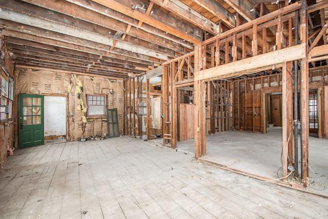 Builiding view ten for 542 A St, Jackson, MI. 49201