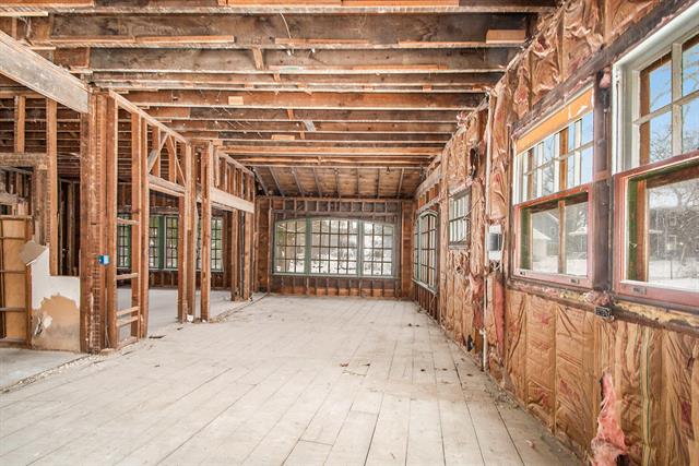 Builiding view thirteen for 542 A St, Jackson, MI. 49201