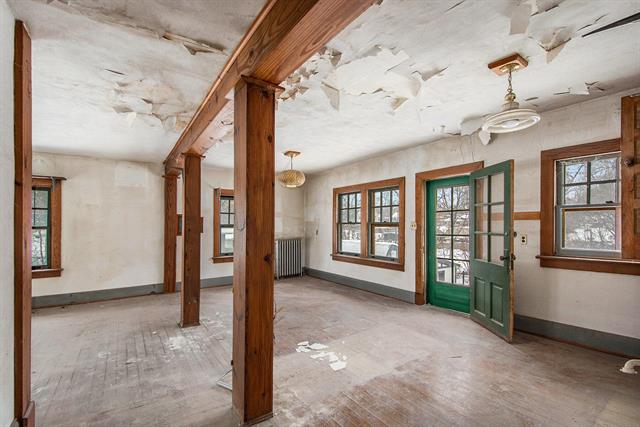 Builiding view twenty one for 542 A St, Jackson, MI. 49201