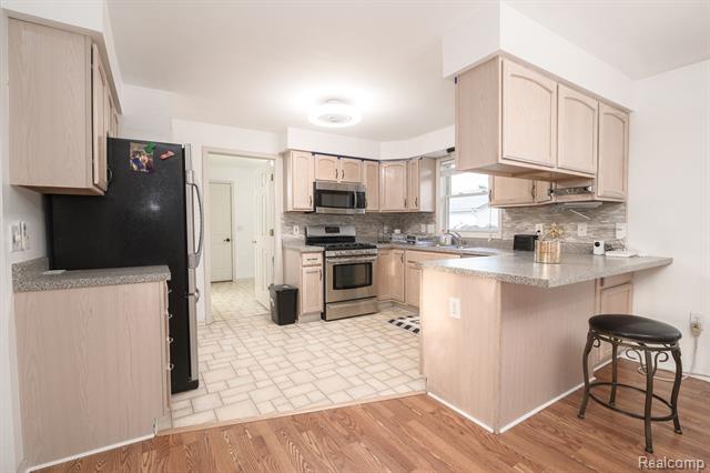 Builiding view eighteen for 3330 Sheridan, Flushing, MI. 48433