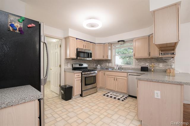 Builiding view twenty one for 3330 Sheridan, Flushing, MI. 48433