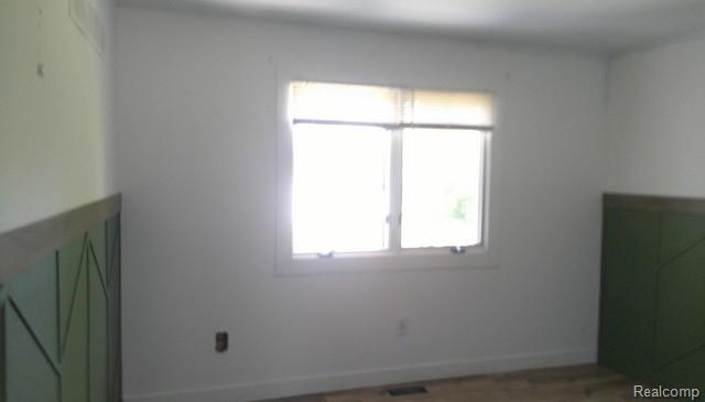 Builiding view eleven for 561 Elba Rd, Lapeer, MI. 48446