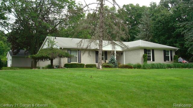 front view for 34361 Quaker Valley Rd, Farmington, Mi. 48331