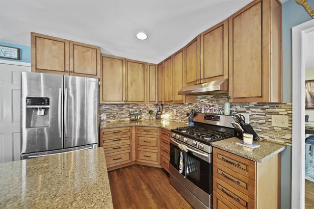 Builiding view eleven for 520 Meadowbrook Dr, Adrian, MI. 49221