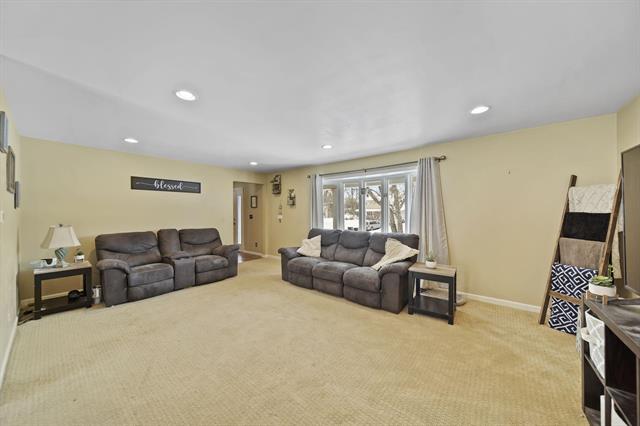 Builiding view five for 520 Meadowbrook Dr, Adrian, MI. 49221