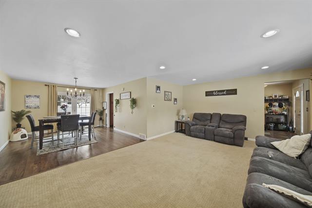 Builiding view four for 520 Meadowbrook Dr, Adrian, MI. 49221