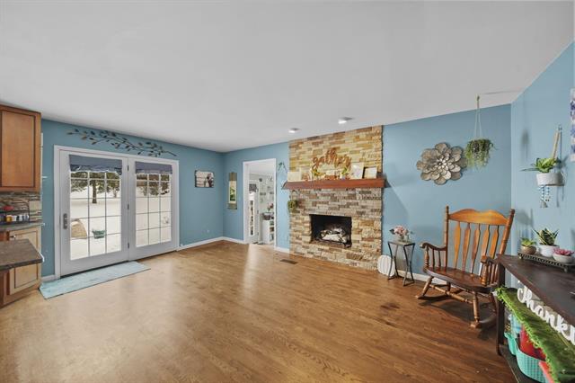 Builiding view seven for 520 Meadowbrook Dr, Adrian, MI. 49221