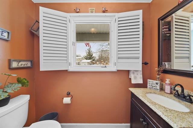 Builiding view thirteen for 520 Meadowbrook Dr, Adrian, MI. 49221