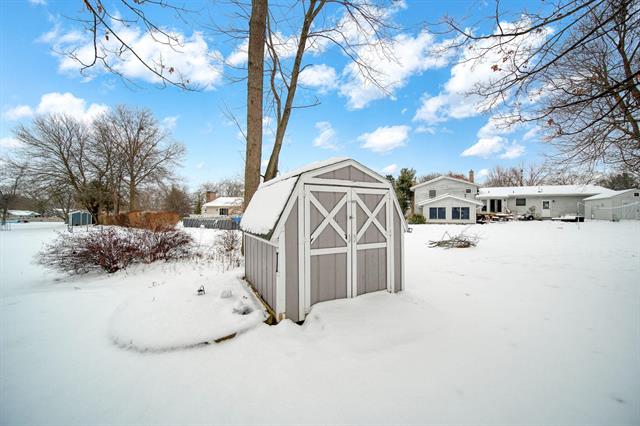 Builiding view thirty five for 520 Meadowbrook Dr, Adrian, MI. 49221