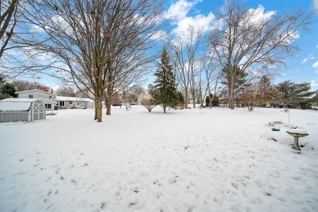 Builiding view thirty four for 520 Meadowbrook Dr, Adrian, MI. 49221