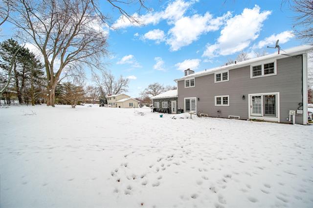 Builiding view thirty three for 520 Meadowbrook Dr, Adrian, MI. 49221