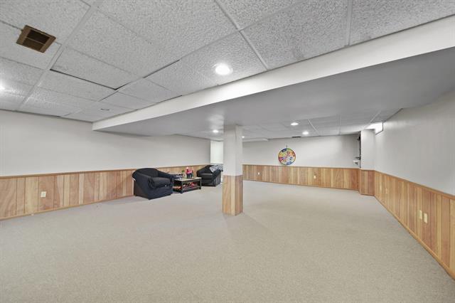 Builiding view twenty nine for 520 Meadowbrook Dr, Adrian, MI. 49221