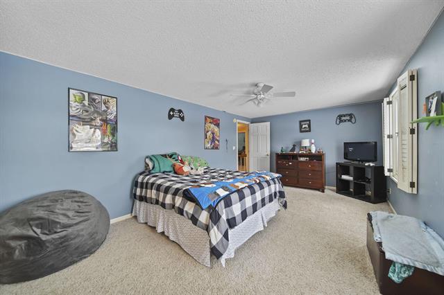 Builiding view twenty three for 520 Meadowbrook Dr, Adrian, MI. 49221