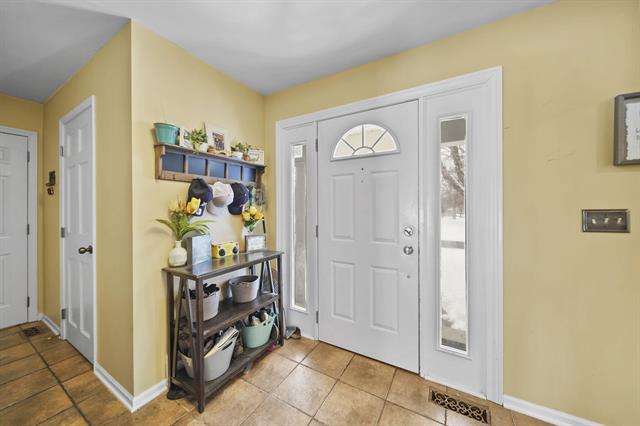 Builiding view two for 520 Meadowbrook Dr, Adrian, MI. 49221