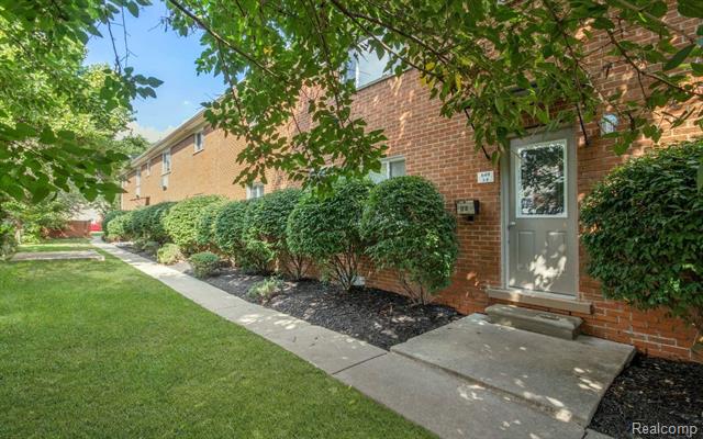 front view for 629 W Maple Road Unit#2, Clawson, Mi. 48017