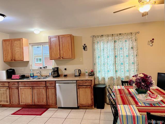 Builiding view ten for 26387 Alden, Madison Heights, MI. 48071