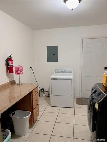 Builiding view twenty eight for 26387 Alden, Madison Heights, MI. 48071