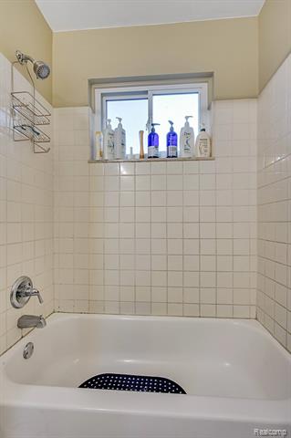 Builiding view twenty five for 26387 Alden, Madison Heights, MI. 48071