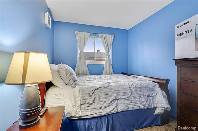 Builiding view twenty for 26387 Alden, Madison Heights, MI. 48071