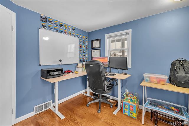 Builiding view seventeen for 4990 Bolla, Ypsilanti, MI. 48197