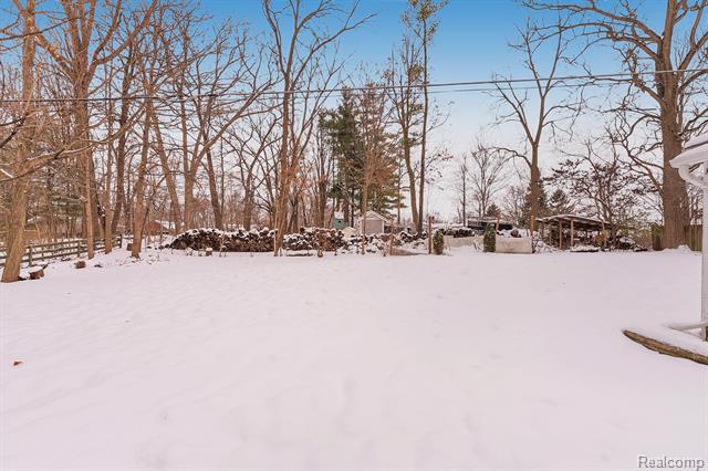 Builiding view twenty four for 4990 Bolla, Ypsilanti, MI. 48197